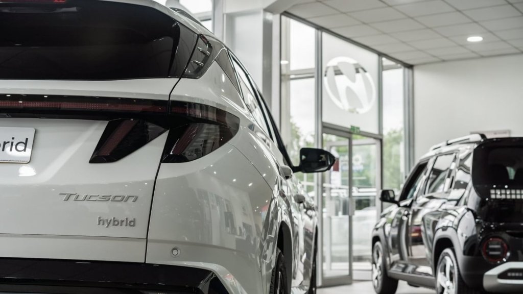 Rappel Hyundai Tucson Hybrid vue arrière en concession automobile