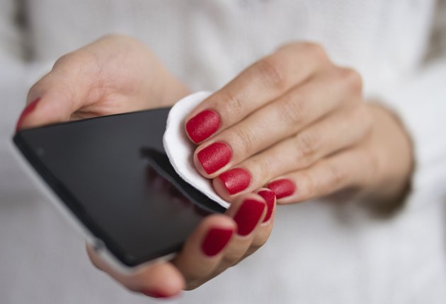 Coronavirus : Comment nettoyer efficacement son téléphone ?