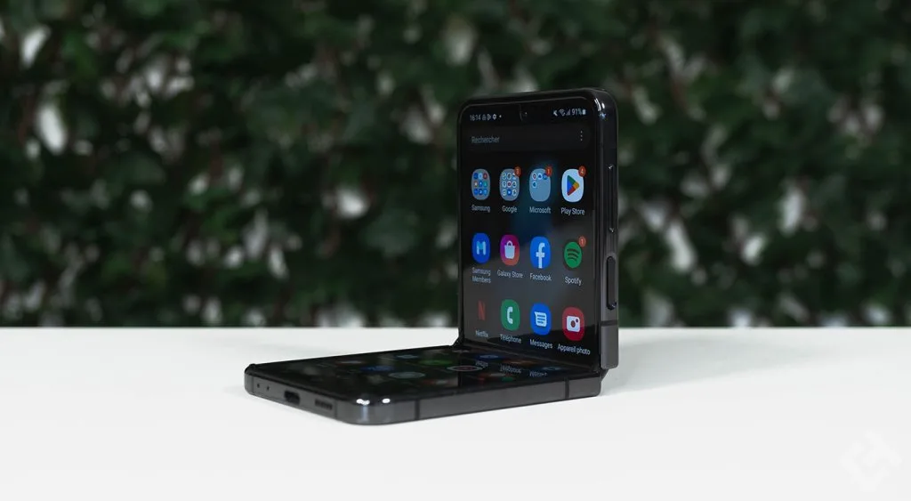 Samsung Galaxy Z Flip 4