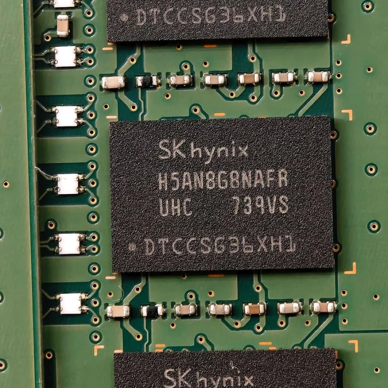 Puces mémoire SK Hynix H5AN8G8NAFR sur module RAM DDR