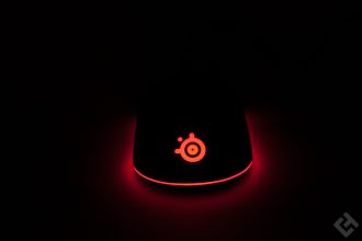 SteelSeries Rival 3 rouge dans le noir