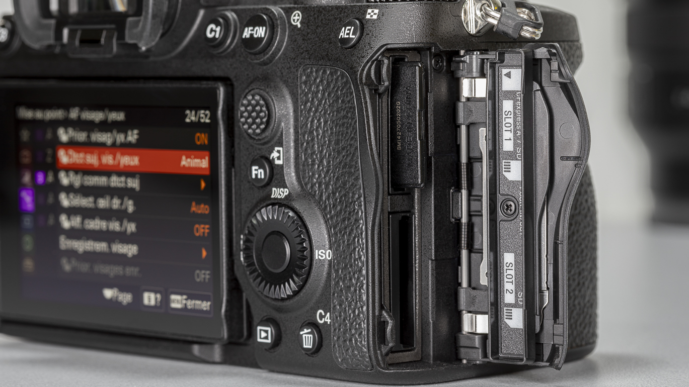 Sony A7 IV - Compartiment stockage