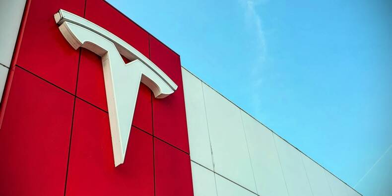 Tesla planea construir fábricas en Canadá y México