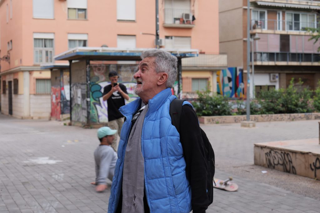 Photo d'une personne dans la rue prise avec le Panasonic Lumix S5II