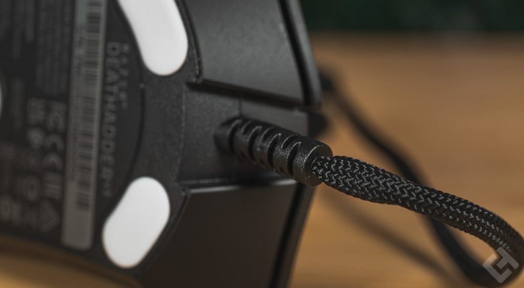 Câble attaché à la Razer Deathadder V3