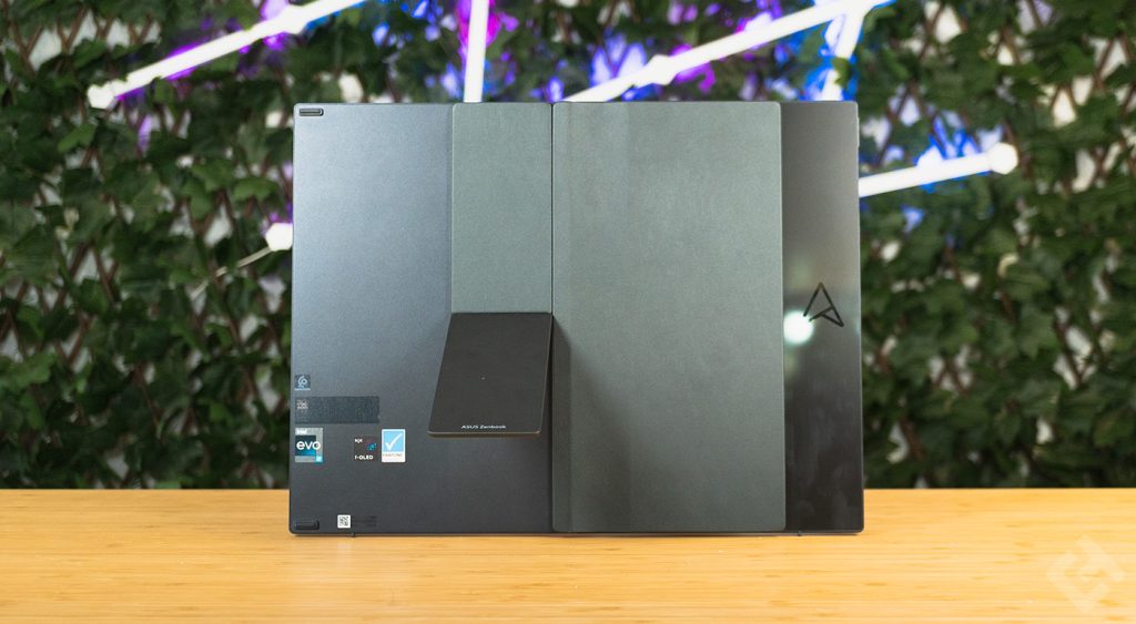 Dos du Asus Zenbook 17 Fold OLED
