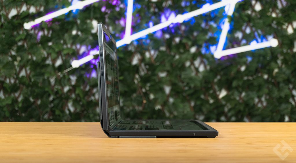 Position laptop du Asus Zenbook 17 Fold OLED