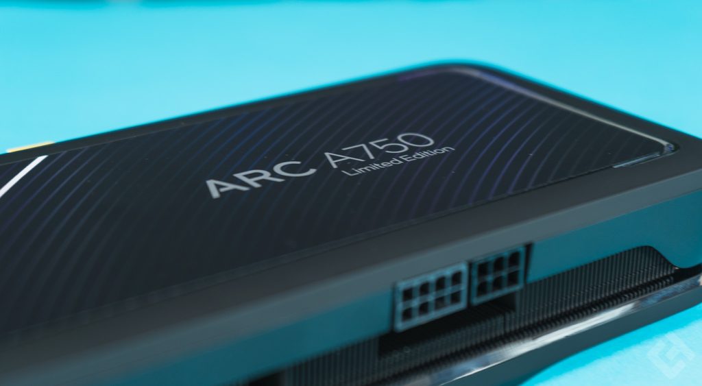 Logo Intel Arc A750 sur la backplate