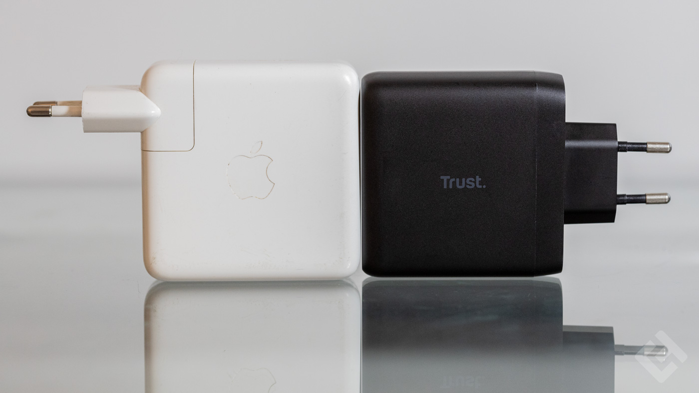 Test Trust Maxo 100W - Comparaison taille chargeur Apple
