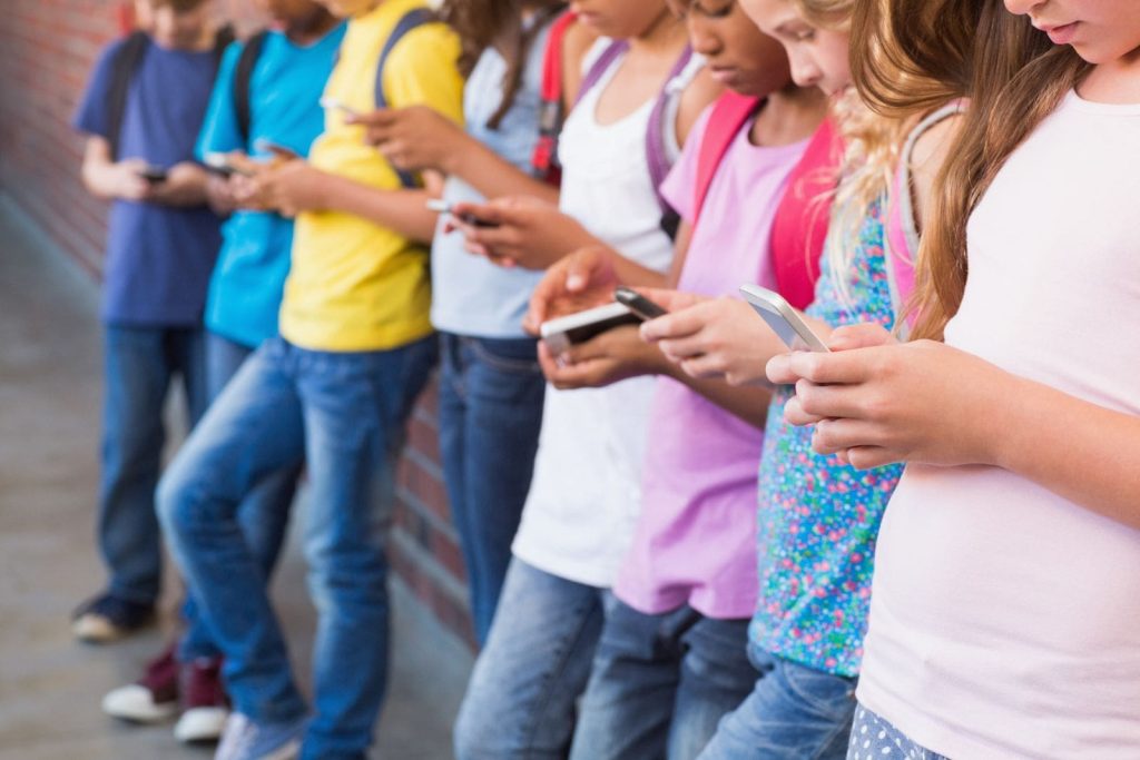 écrans origine de la chute du niveau scolaire