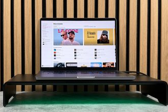 test razer monitor stand chroma