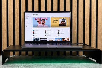 test razer monitor stand chroma