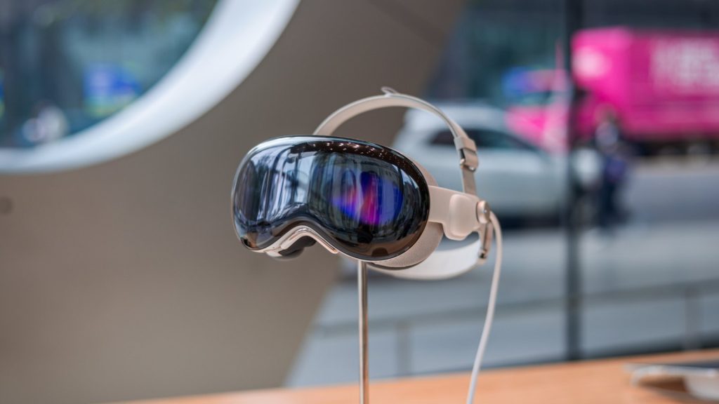 Apple Vision Pro : John Ternus pourrait redonner un cap au casque