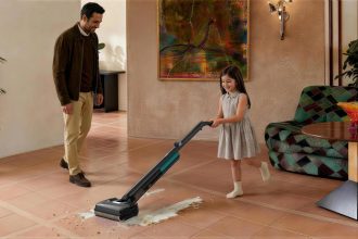 Tineco FLOOR ONE i7 Fold : un aspirateur-laveur à manche pliant à 180°