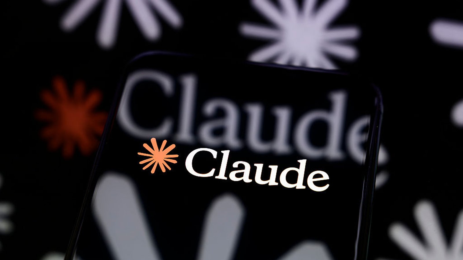 Anthropic révèle pourquoi Claude a tenté de faire chanter ses utilisateurs