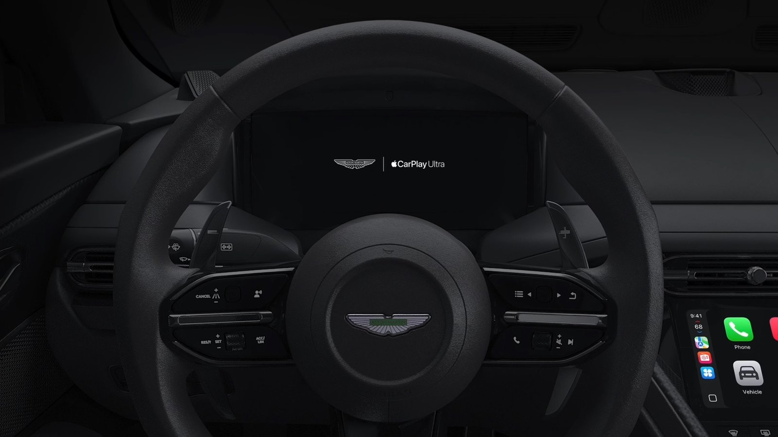 CarPlay Ultra sur écran numérique Aston Martin, intérieur sombre
