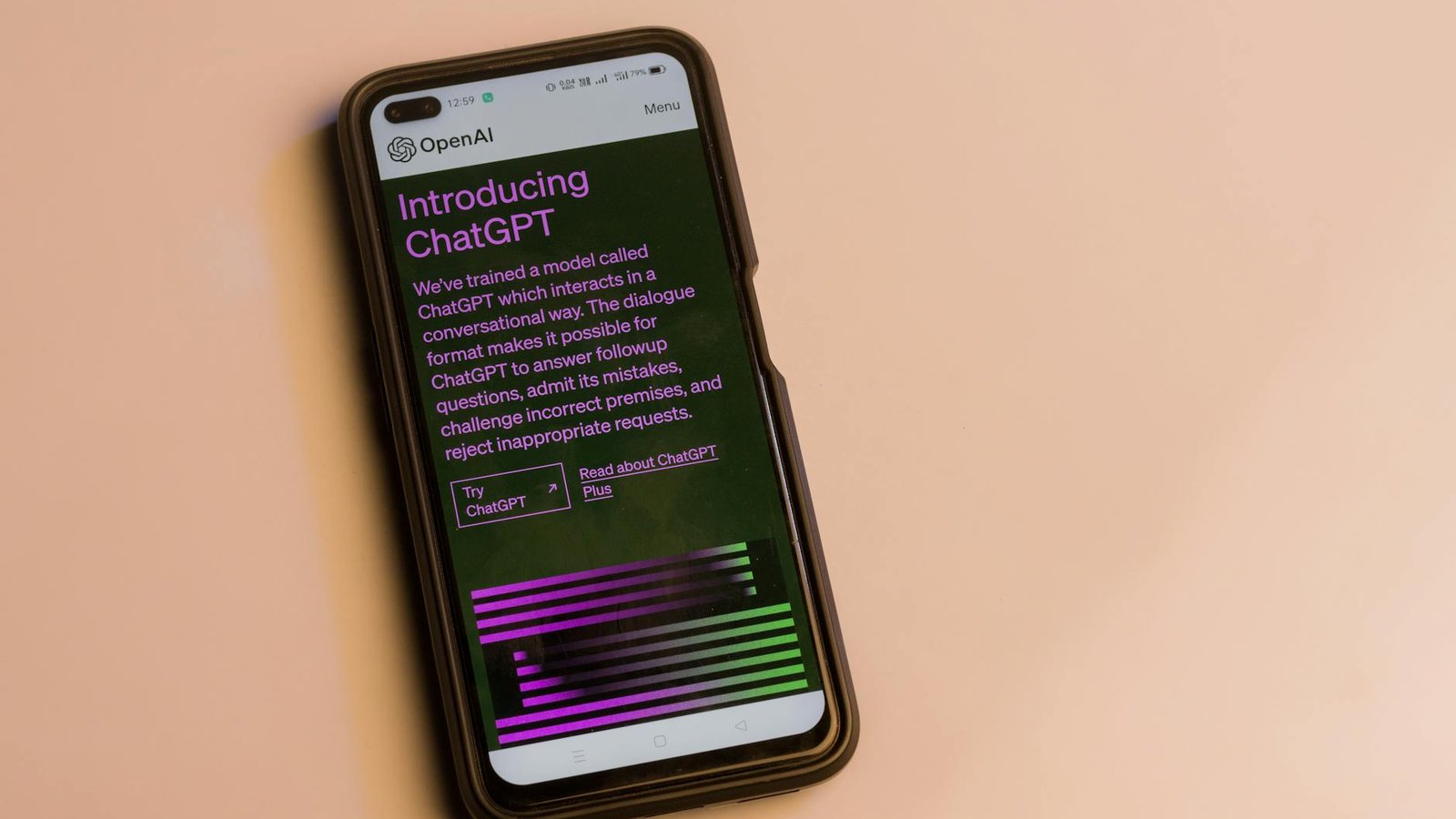 ChatGPT OpenAI page d'accueil sur écran de smartphone