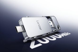 Le D70E de Lexar lit à 2000 Mo/s, mais c'est sa double prise qui change tout