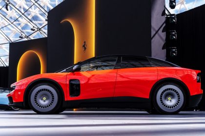 Ferrari confie sa première électrique à Jony Ive, le résultat laisse sans voix