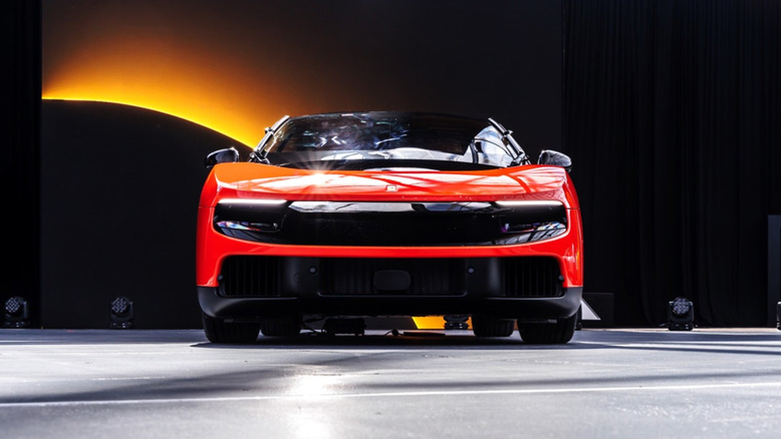 Ferrari confie sa première électrique à Jony Ive, le résultat laisse sans voix
