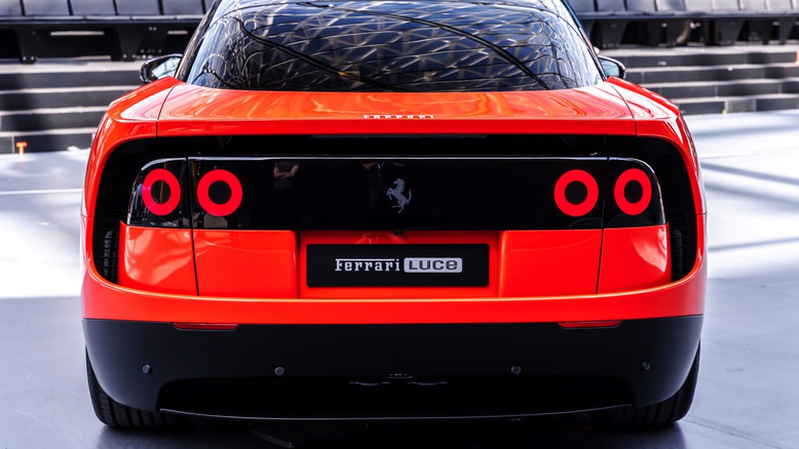 Ferrari confie sa première électrique à Jony Ive, le résultat laisse sans voix