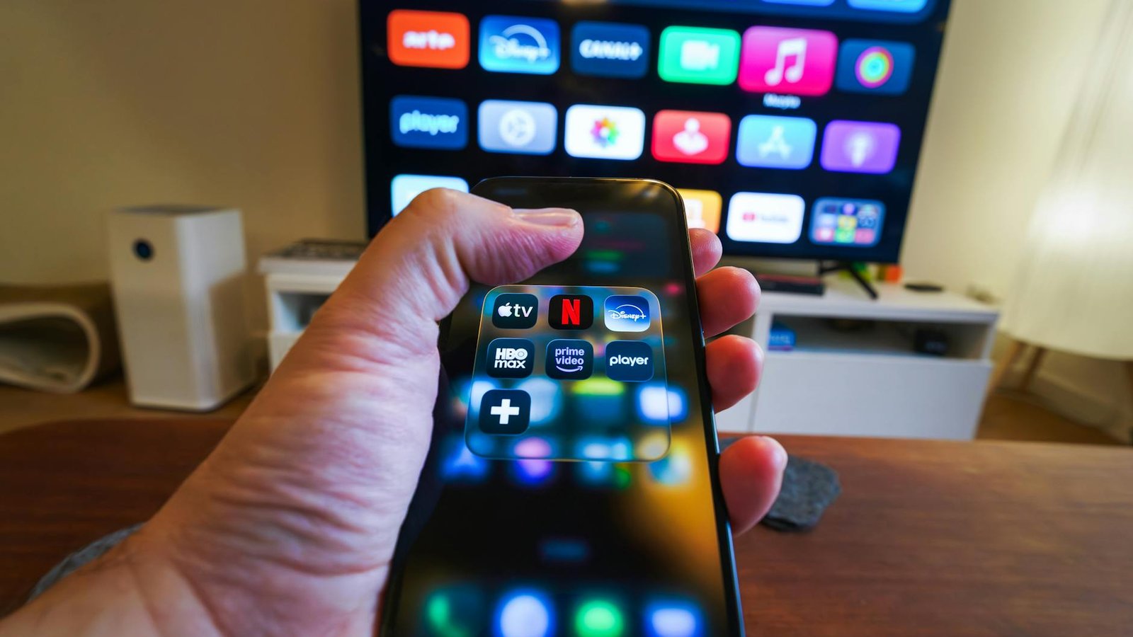 Téléviseur connecté Amazon avec apps streaming sur smartphone