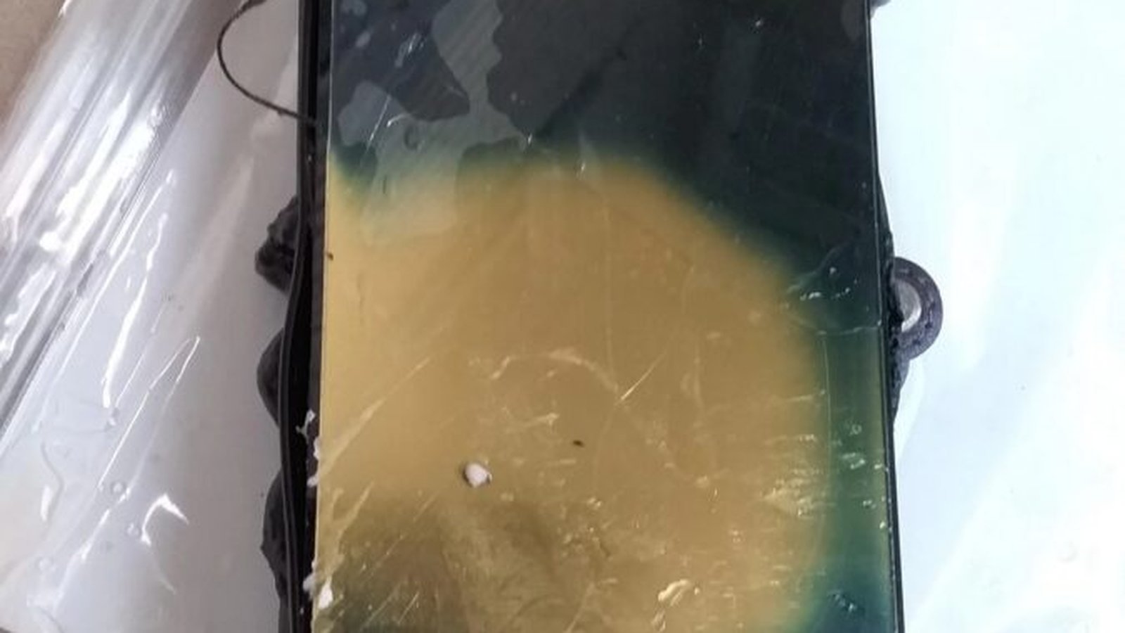 Galaxy S FE écran brûlé tache jaune surchauffe batterie explosion