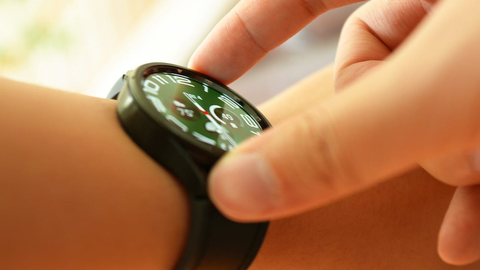 Galaxy Watch 6 cadran vert et chiffres blancs, surveillance santé au poignet