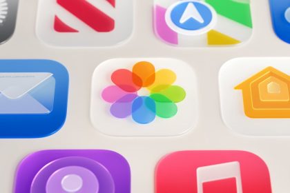 Icônes iOS Apple avec effet Liquid Glass en rendu 3D