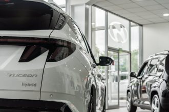 Rappel Hyundai Tucson Hybrid vue arrière en concession automobile