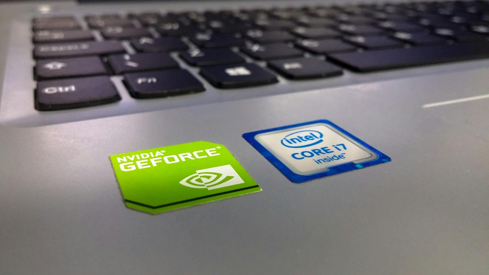 Processeur Intel Core i7 et GeForce sur laptop