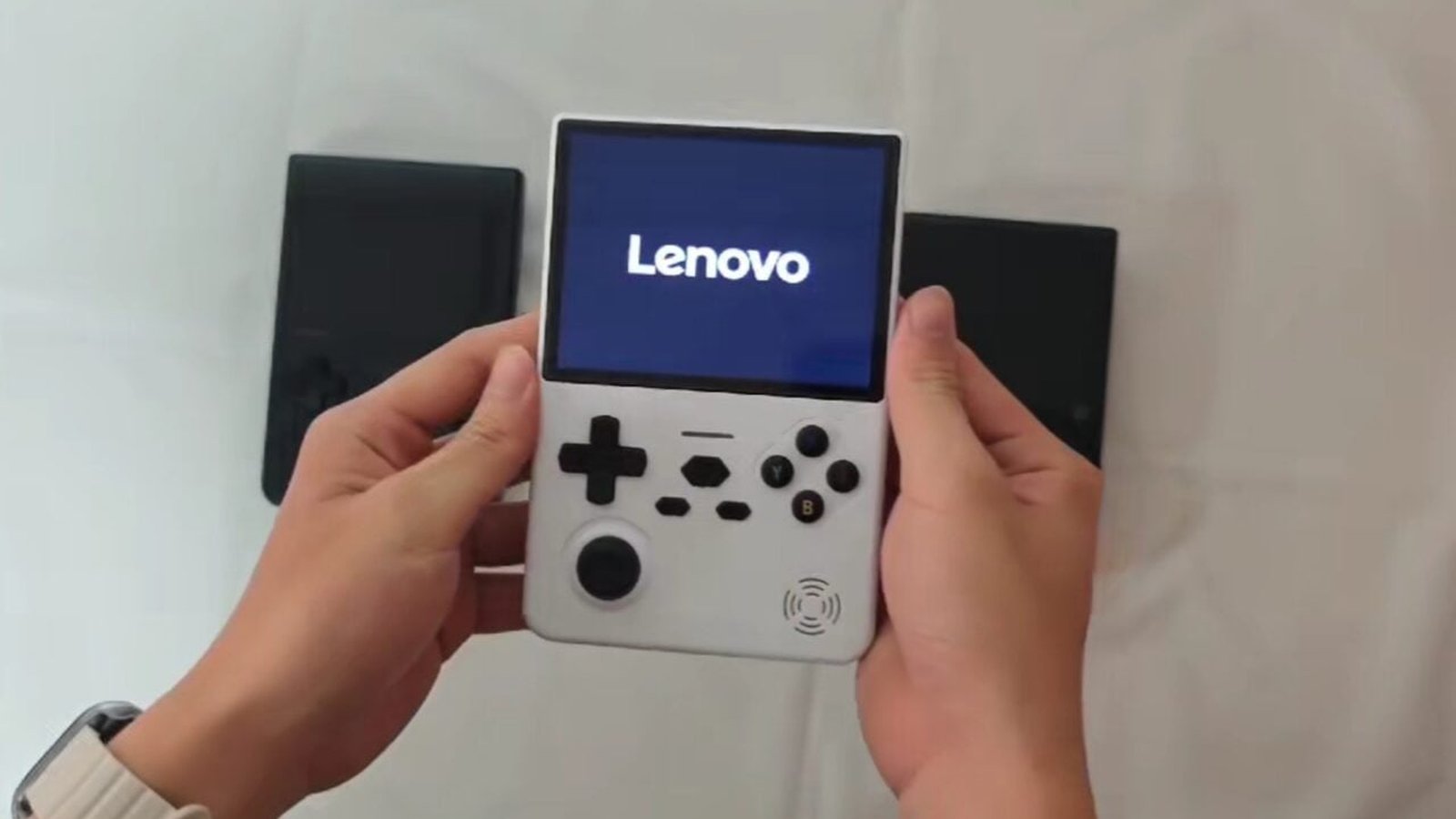 Lenovo copie la Game Boy, mais la remplit de jeux piratés : l'achat à éviter