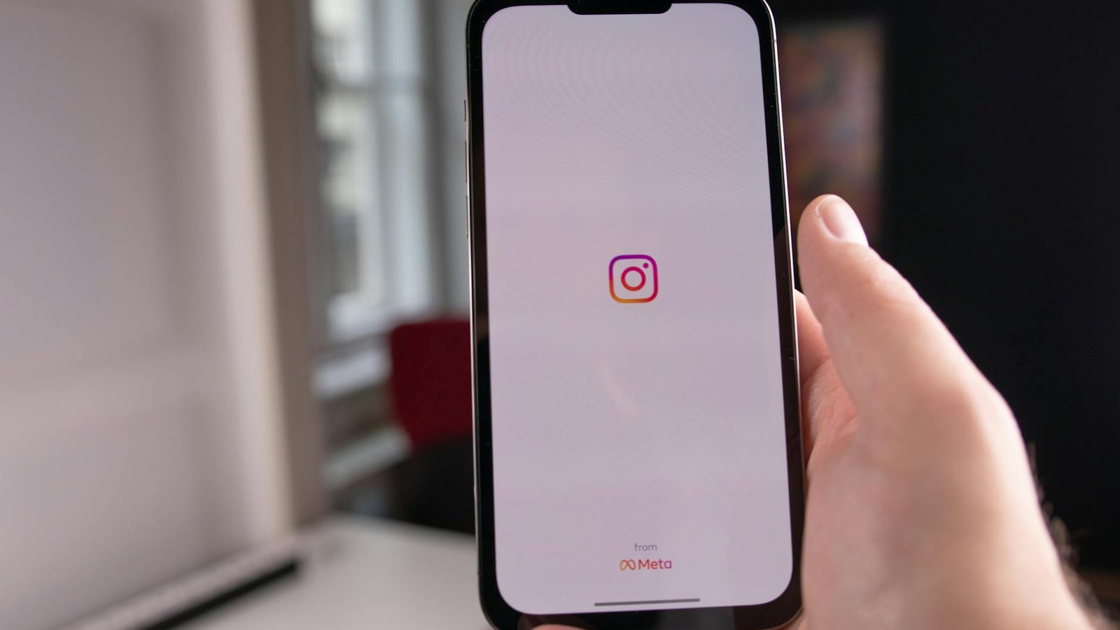 Abonnement Meta Instagram logo sur écran de smartphone