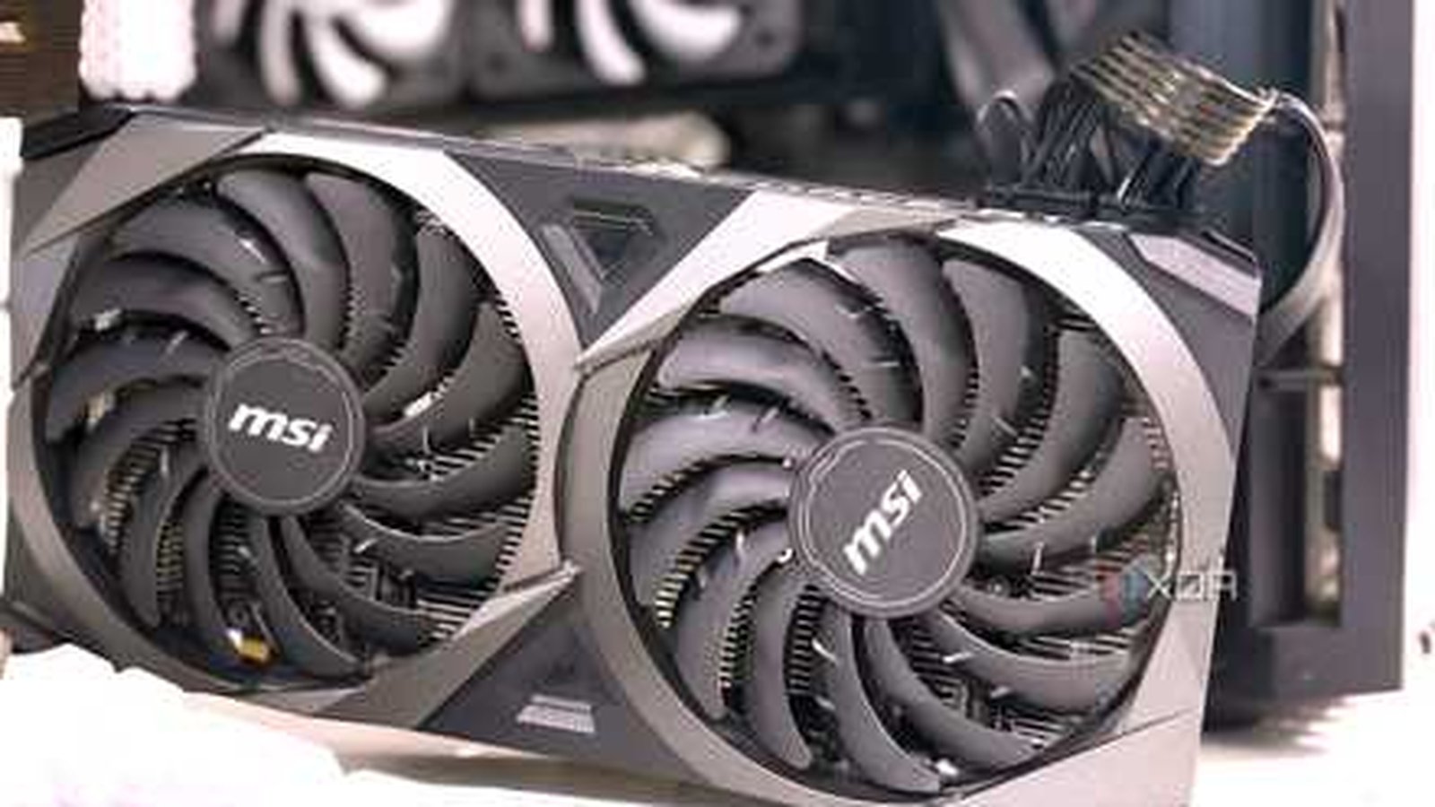 Carte graphique Gigabyte Eagle blanche triple ventilateur GeForce Nvidia