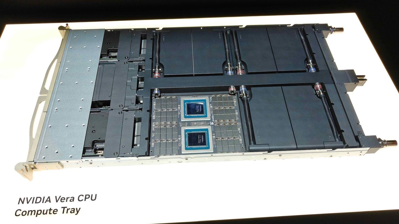 NVIDIA Vera CPU Compute Tray vue en perspective avec puces ARM