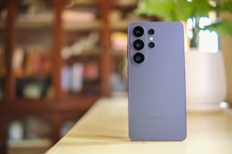 Samsung Galaxy S Ultra violet vue arrière module caméra quadruple