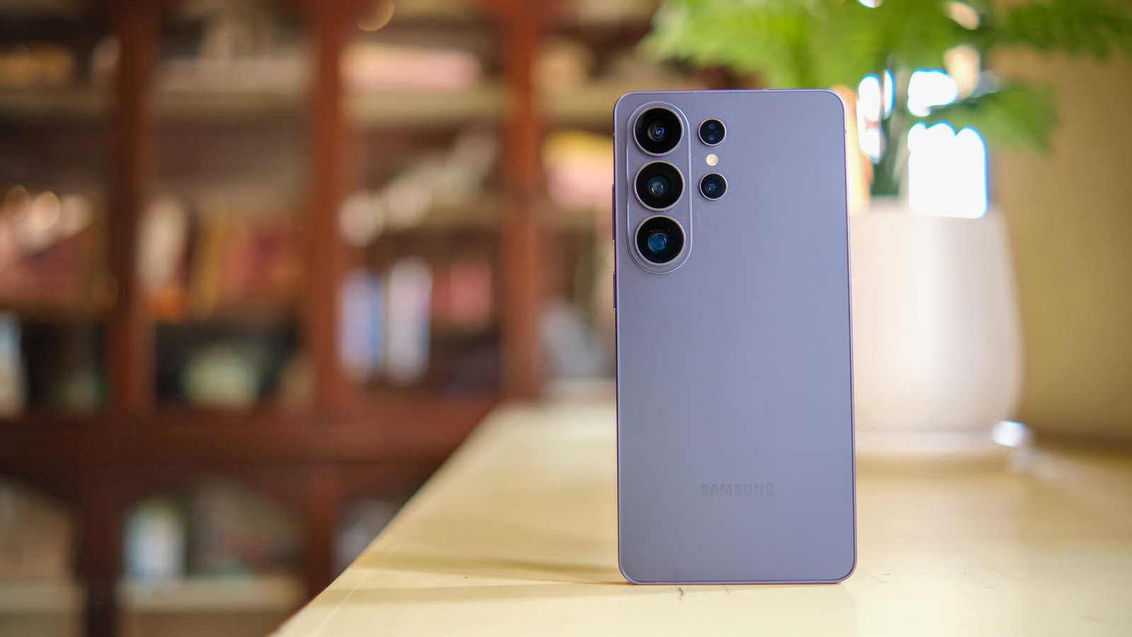 Samsung Galaxy S Ultra violet vue arrière module caméra quadruple