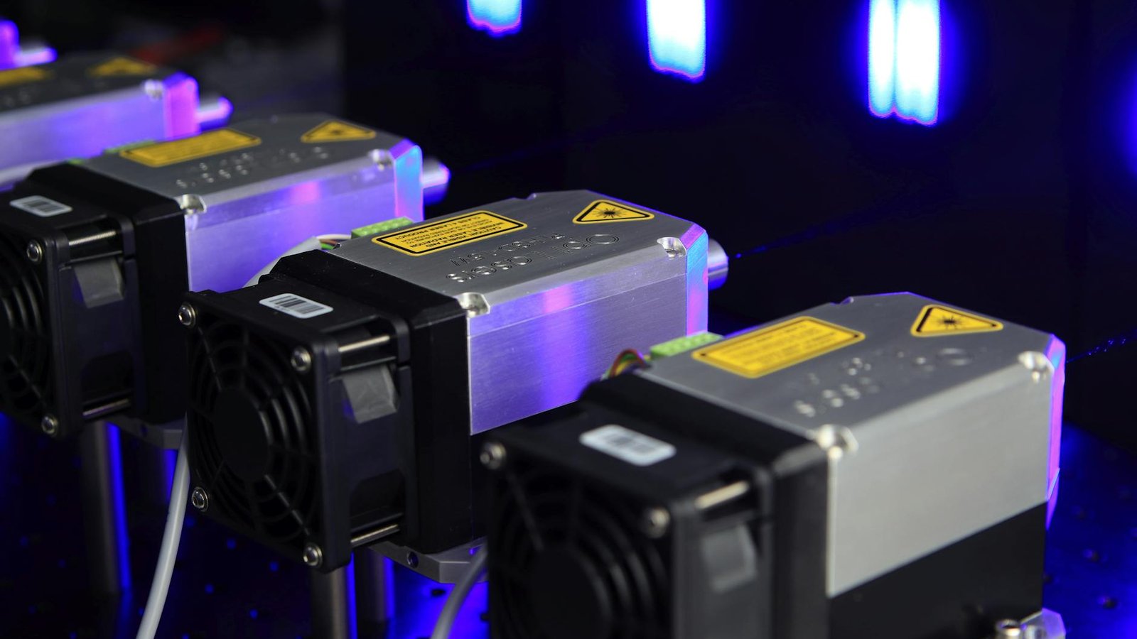 Modules laser communication satellite avec ventilateurs de refroidissement