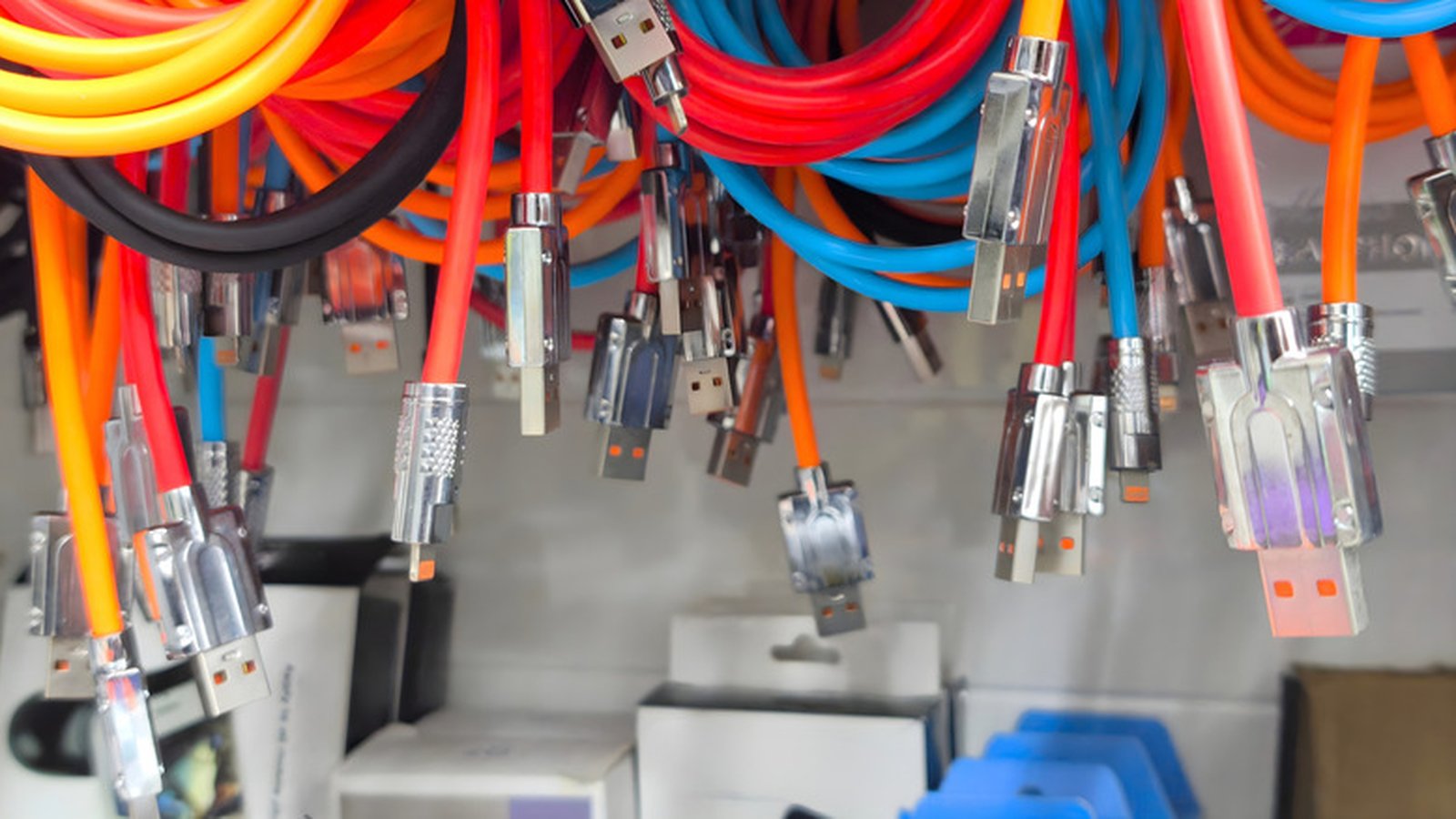 Pourquoi l'USB-C n'a jamais adopté le code couleur qui aide tant sur l'USB-A