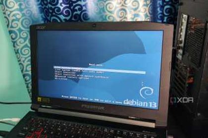 Linux Debian 13 – écran d'installation sur ordinateur portable Acer
