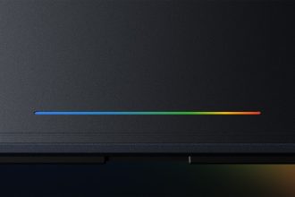 Googlebook Snapdragon X avec barre lumineuse RGB sur capot sombre