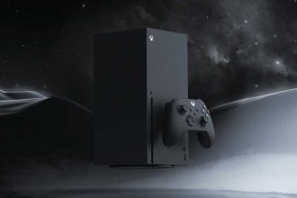 Xbox Series X et manette sans fil noire sur fond étoilé, console Microsoft