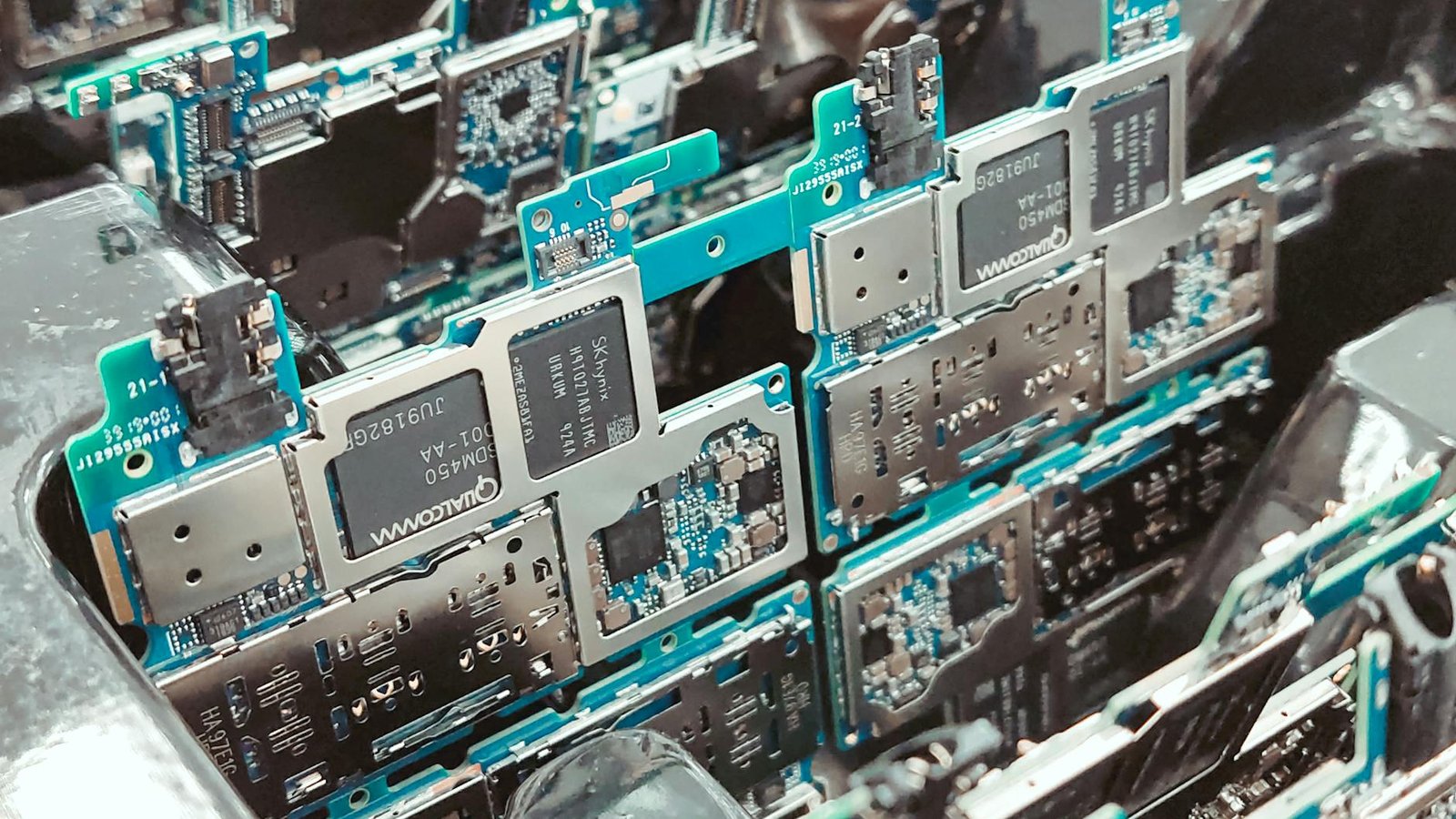 Puce Qualcomm Snapdragon sur circuits imprimés de smartphones empilés