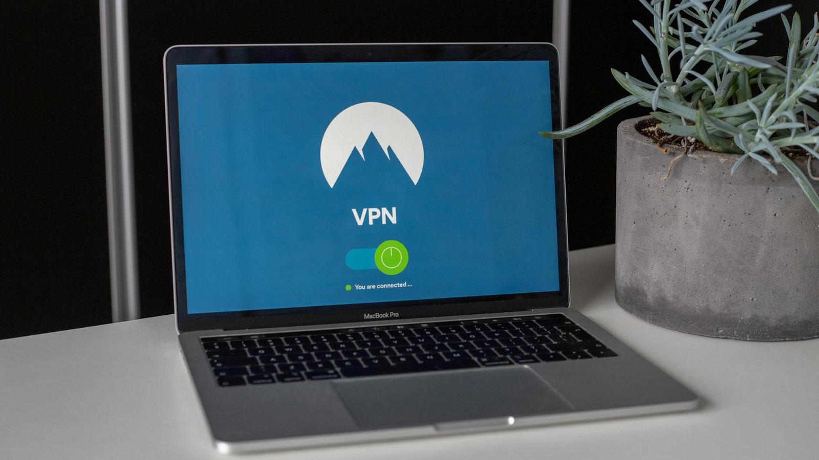 VPN actif sur MacBook Pro, interface NordVPN connectée