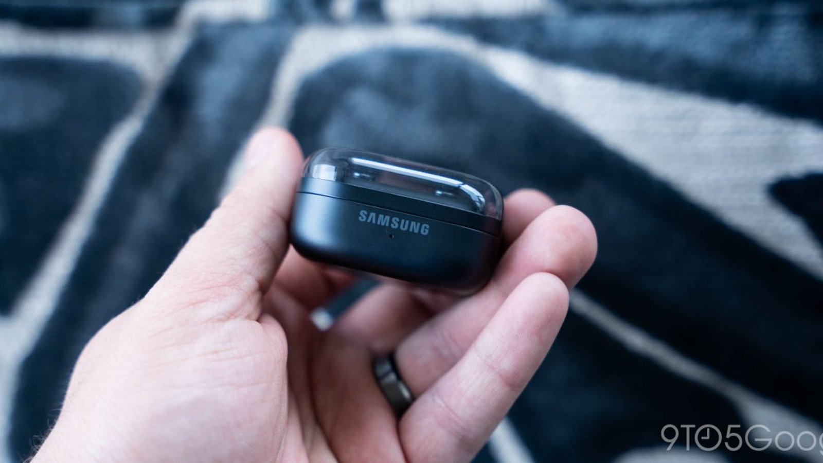 Samsung et Xiaomi adoptent le style clip pour leurs prochains écouteurs