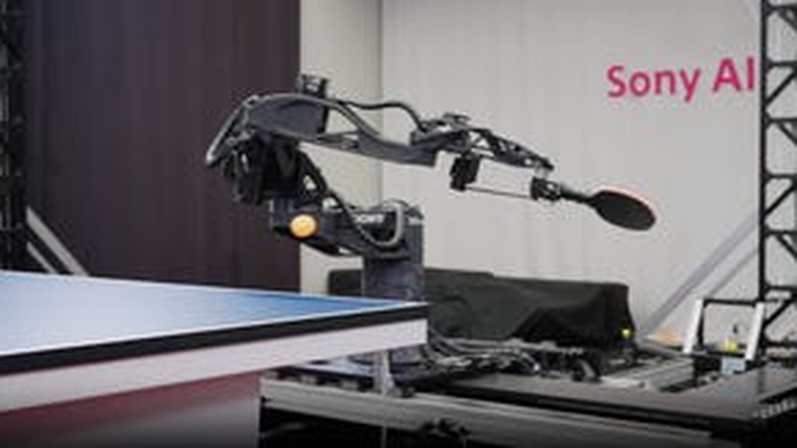 Robot Sony Ace bras articulé tennis de table avec raquette