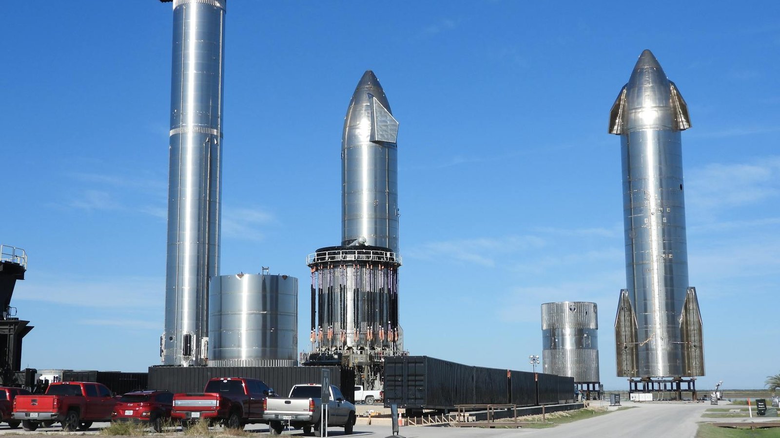 Starship SpaceX prototypes acier inoxydable sur site Starbase Texas