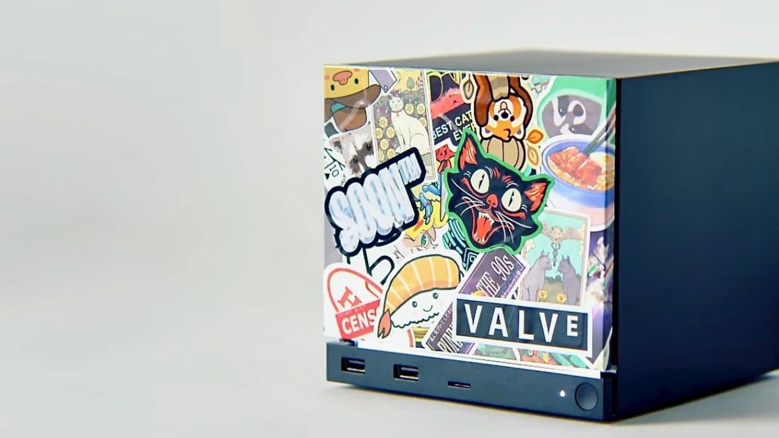 Steam Machine Valve face avant décorée de stickers et logo Valve