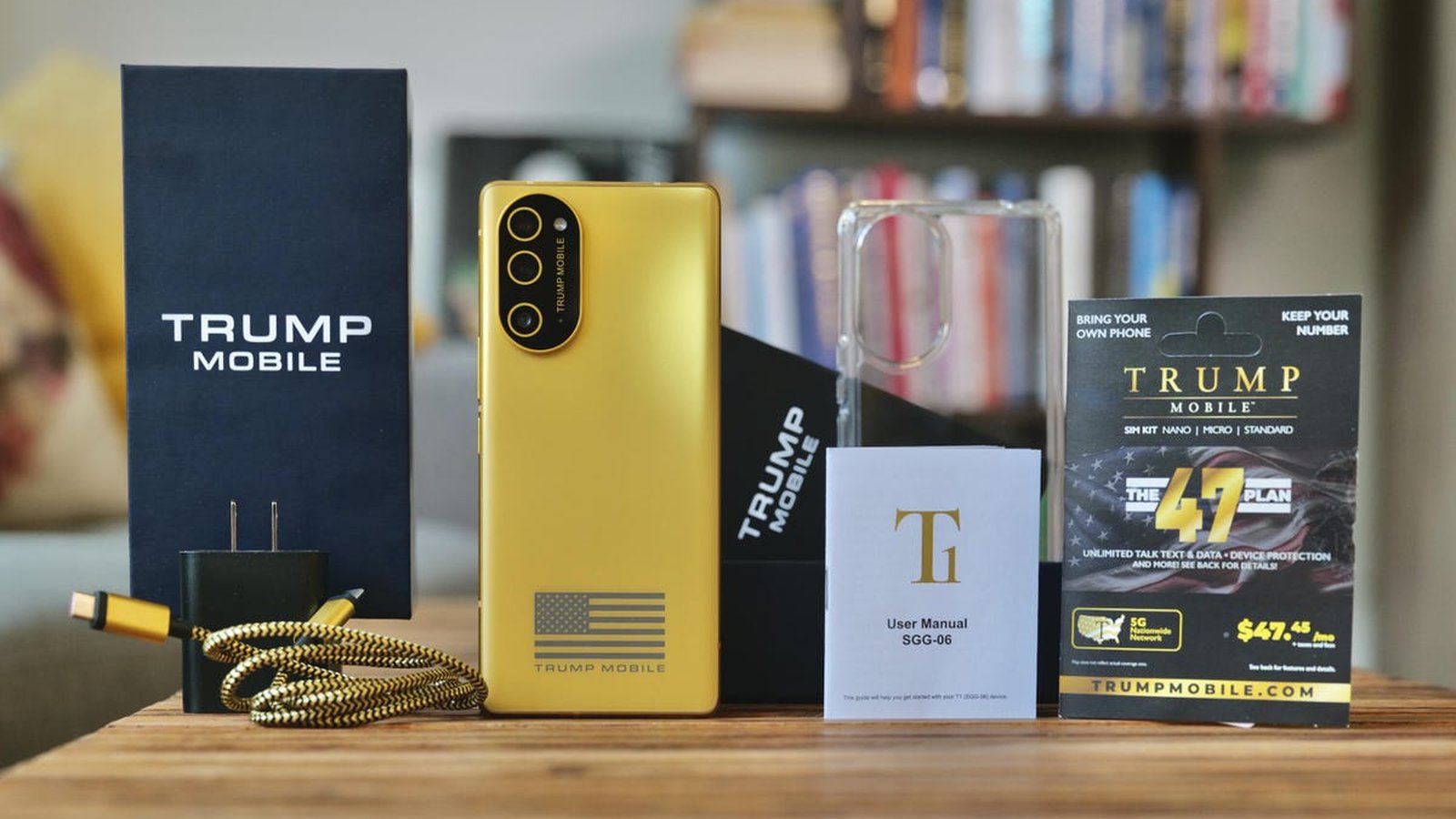 Trump Mobile T1 unboxing complet avec boîte dorée, câble et carte SIM