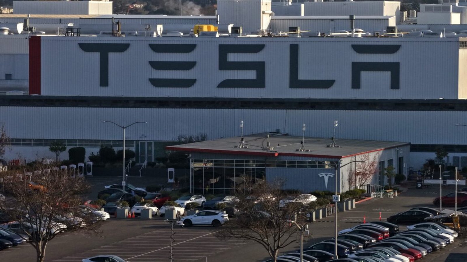 Tesla échoue à enterrer la plainte pour discrimination raciale en Californie